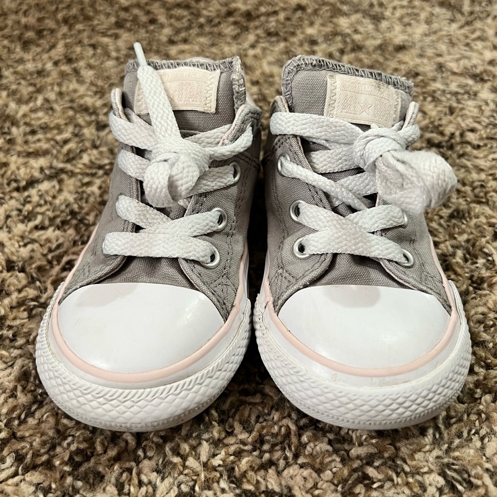 Sz 7 toddler Converse